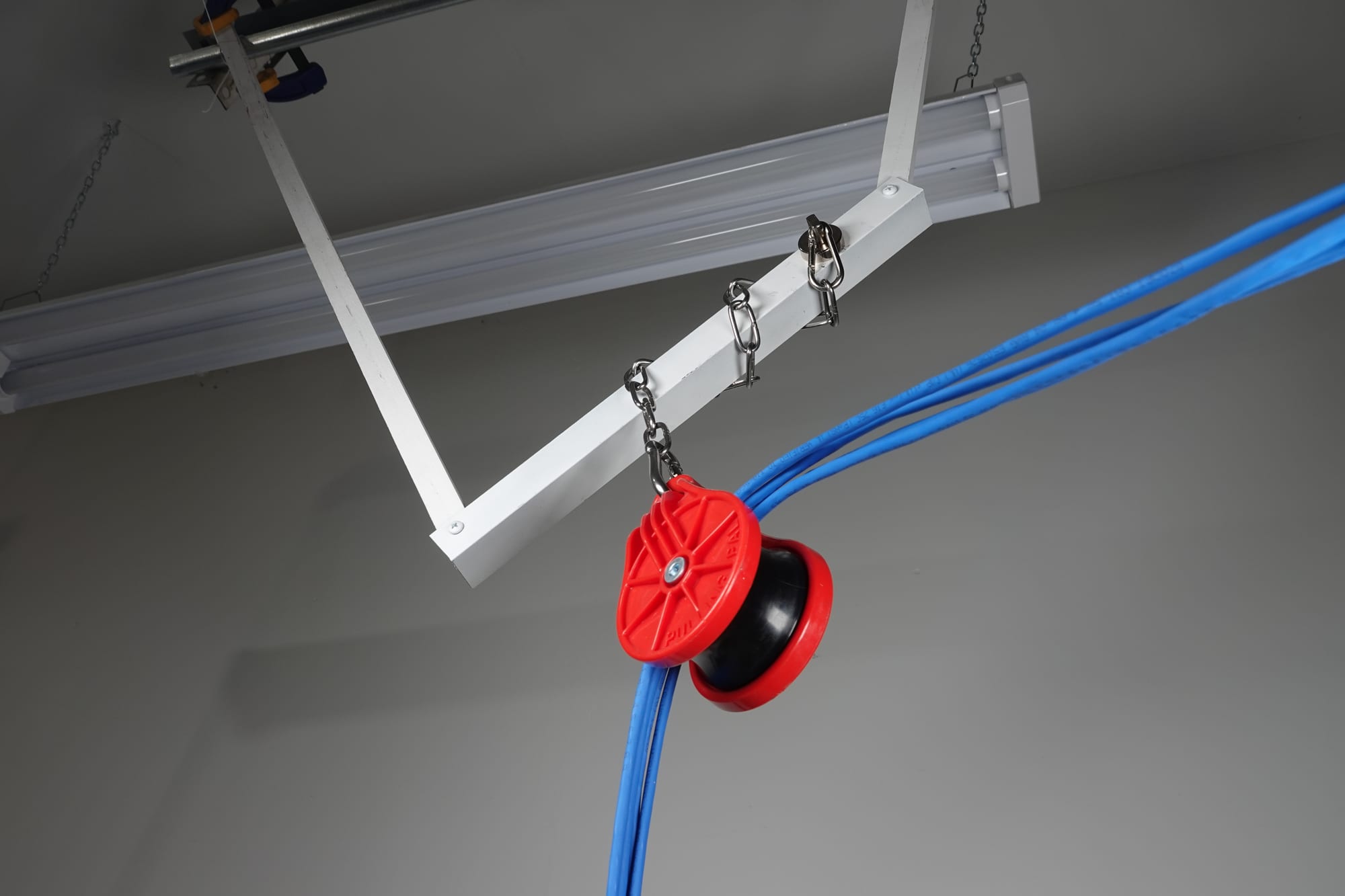 PP10 carrying a cable bundle below overhead structure