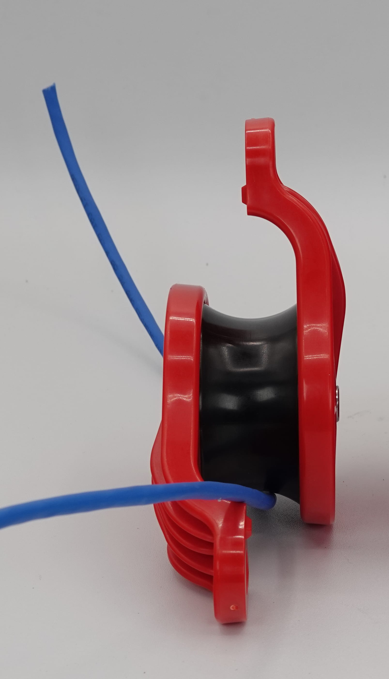 PP10 with side plates rotated apart and cable placed in the sheave